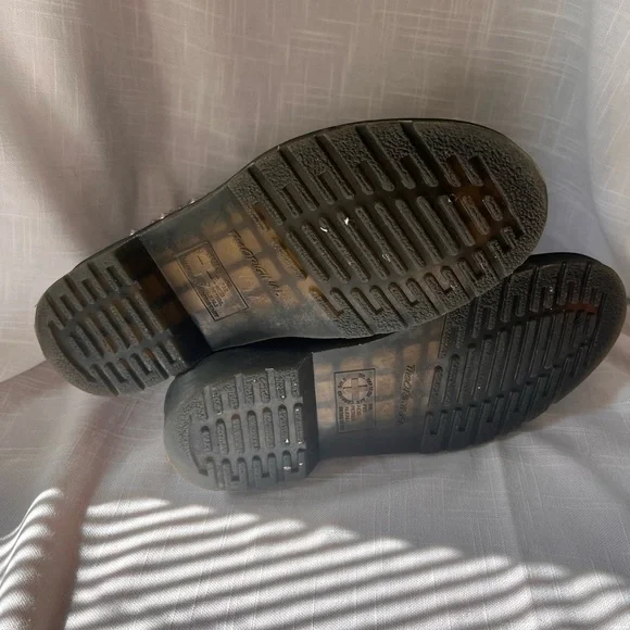 Dr. Martens 1460 STUD WANAMA LEATHER LACE UP BOOTS - Picture 6 of 6